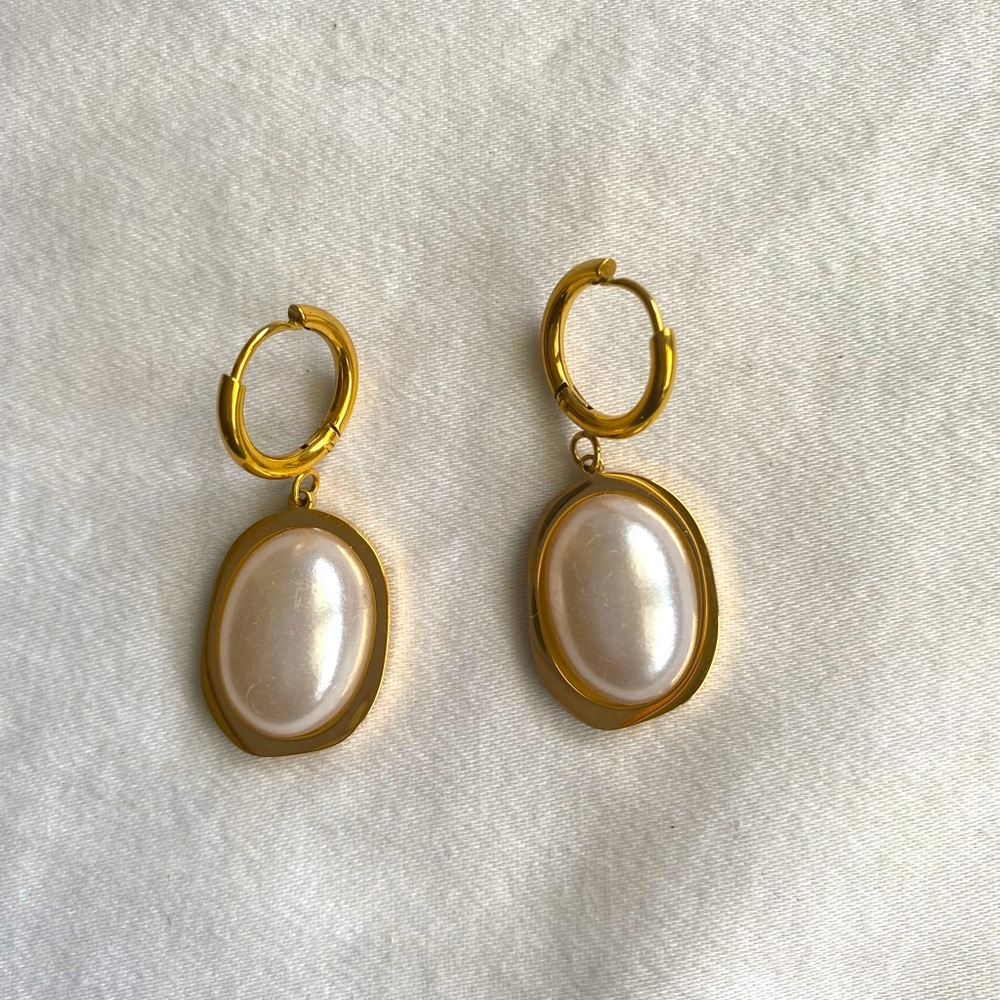 New white pearl  Earrings